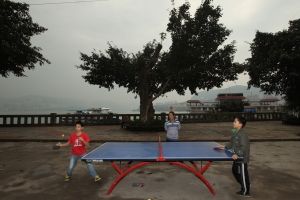 �f(w��n)����Ƭ���M(f��i)�����(ch��ng)һȺ80��լ�С�Óլ��